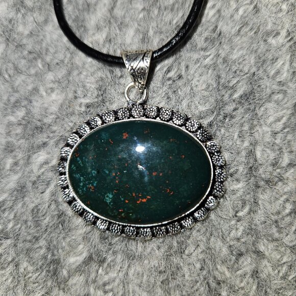 Copy - Bloodstone (agate) gemstone oval, pendant, silver plate, black cord, new - Picture 2 of 7